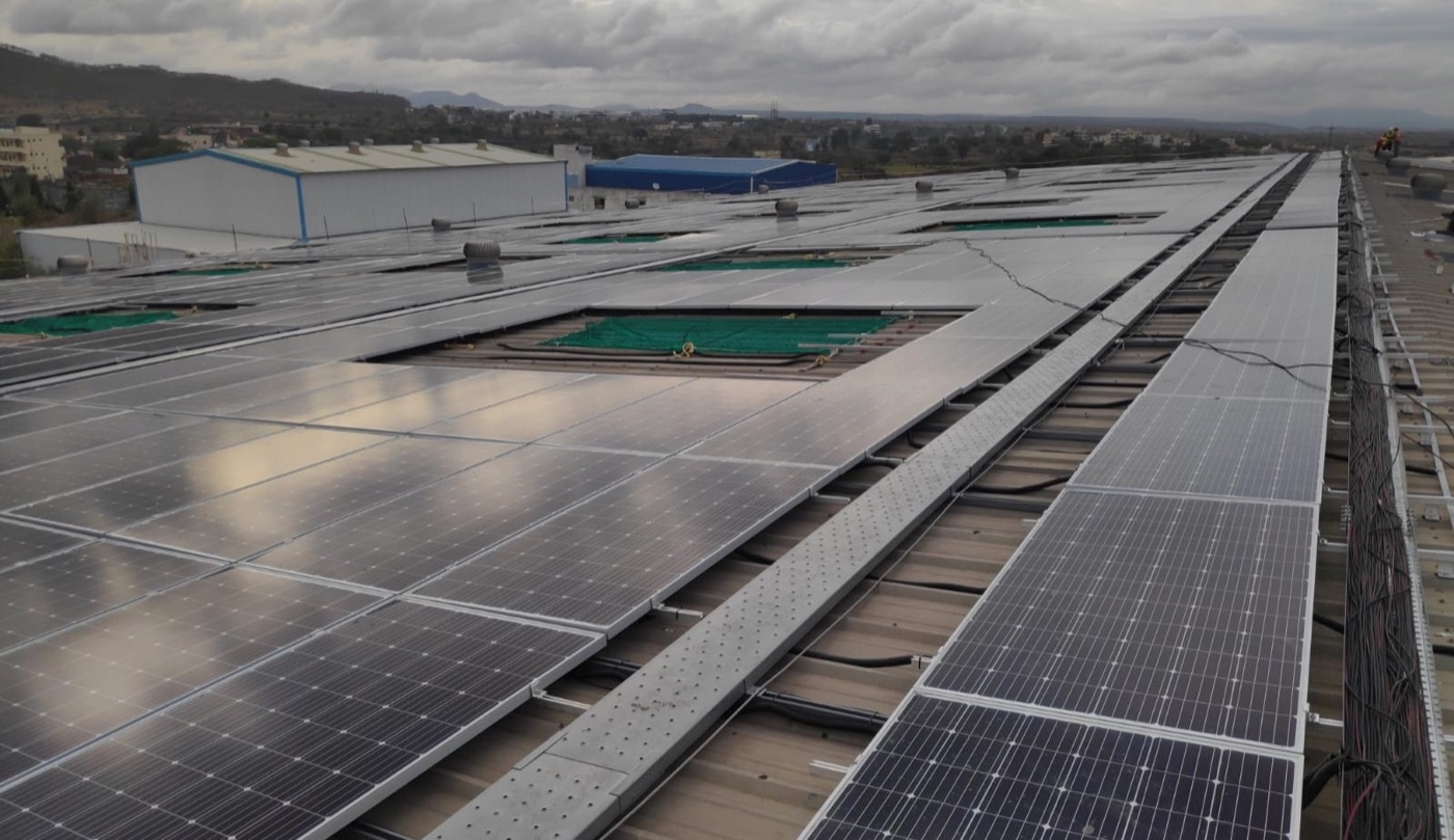 Rooftop solar plant across the roof of a manufacturing unit in Yamunanagar